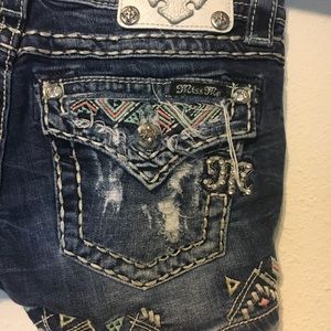 LOOKING FOR size 27 😍❤️